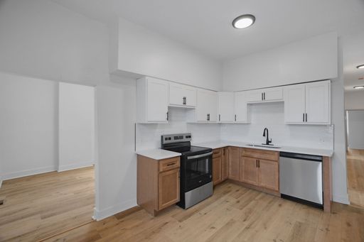 Bright 1st Floor 3-Bedroom Unit with High Ceilings, Private Balcony & Fenced Backyard!! – photo 1