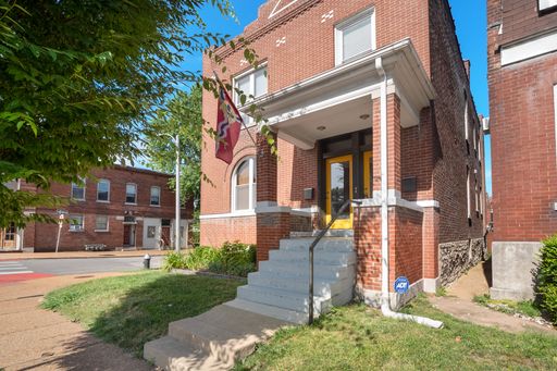 Incredible Opportunity to get an Awesome apartment in Winter Pricing - 2nd Floor Tower Grove Apartment with Incredible Features! – photo 1
