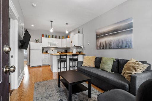First Floor 1-Bedroom w/ In-unit Laundry | High Ceilings and Storage Closet | Move-in-Ready! – photo 1
