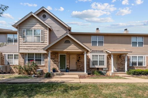 Spacious 3-Bedroom Ellisville Condo with 2-Car Garage & In-Unit Laundry – photo 1