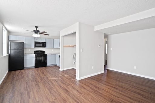 2 bedroom unit in Jefferson County | In-Unit Laundry, Large Bedrooms, Assigned Parking Spots