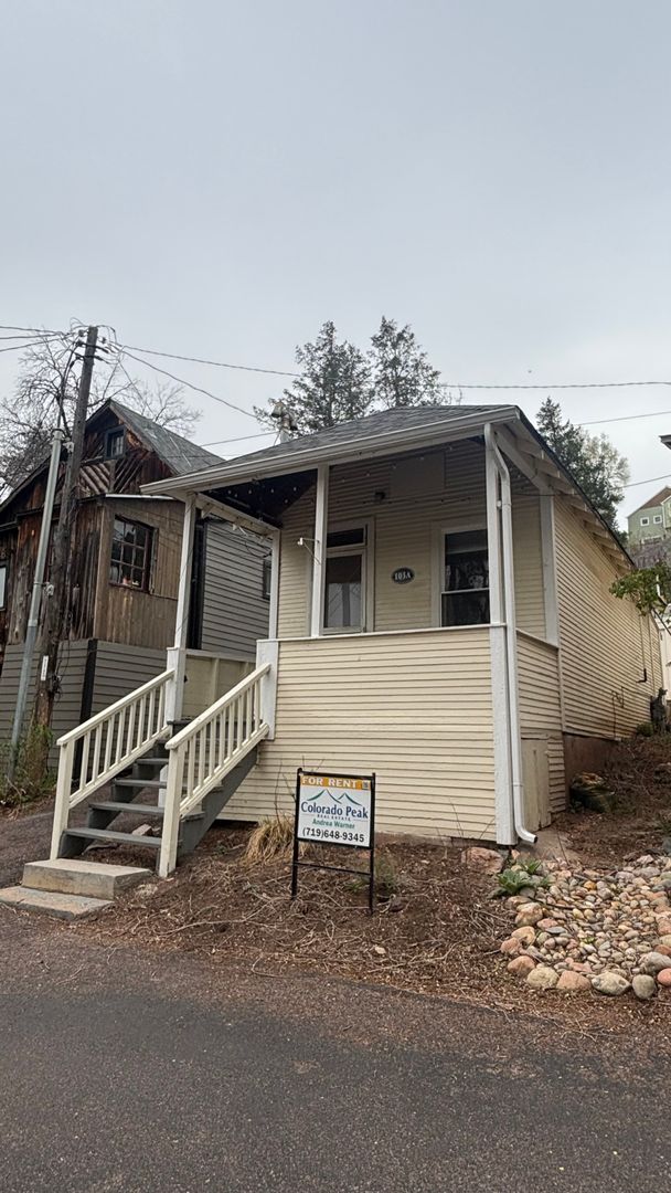 Manitou Springs Apartment: 103 Ruxton Ave.