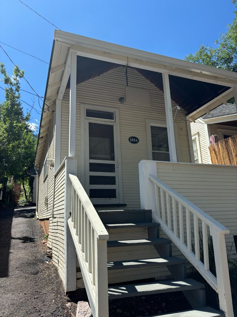 Manitou Springs Apartment: 103 Ruxton Ave.
