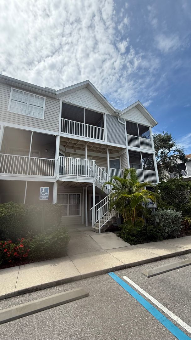 Sarasota Condo: 850 S. Tamiami Trail #721