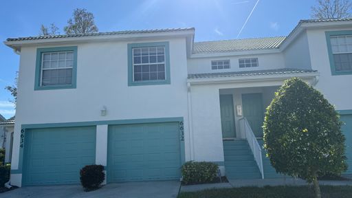 Beautifully Furnished condo located at Tara 2-Bedroom 2 bath Condo with Den & a 1 Car Garage – photo 1