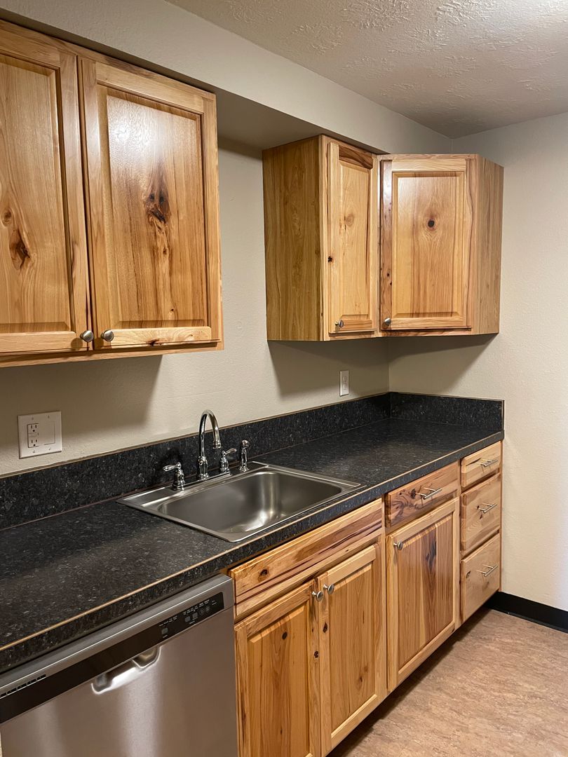 Salem Apartment: 1873-1901 Highway Ave NE