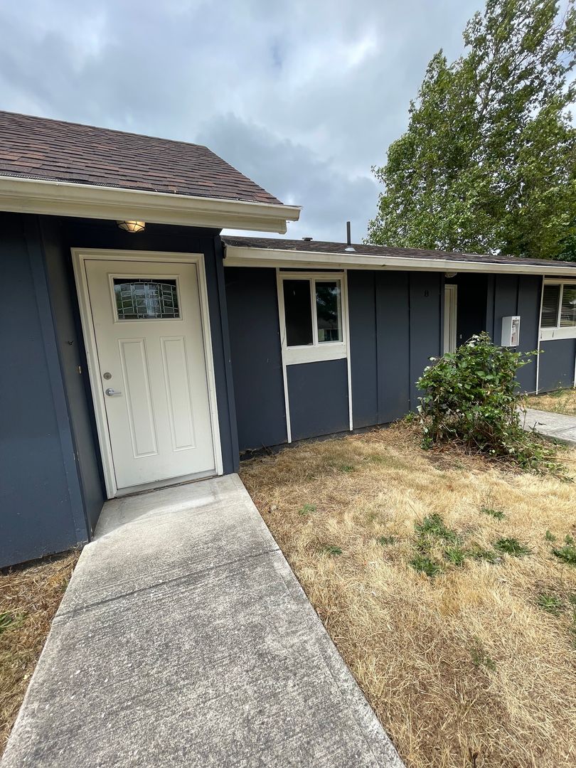 Eugene Apartment: 3659 West 18Th Ave, #6, Office