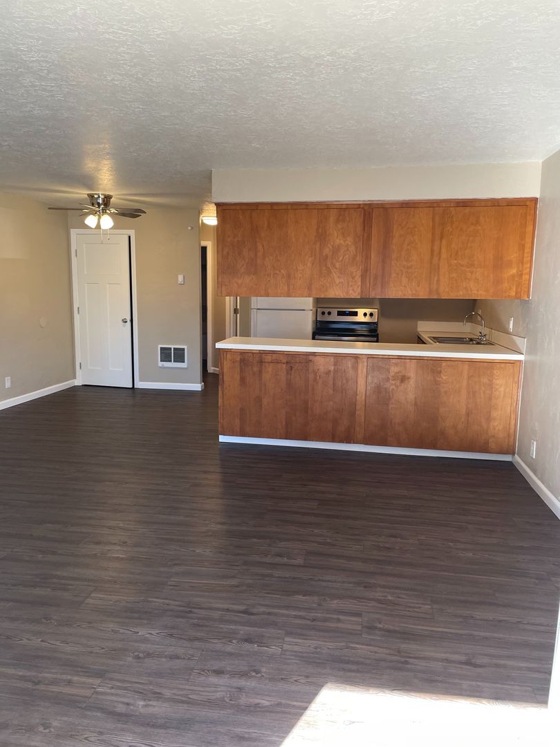 Salem Apartment: 817-899 25th ST SE