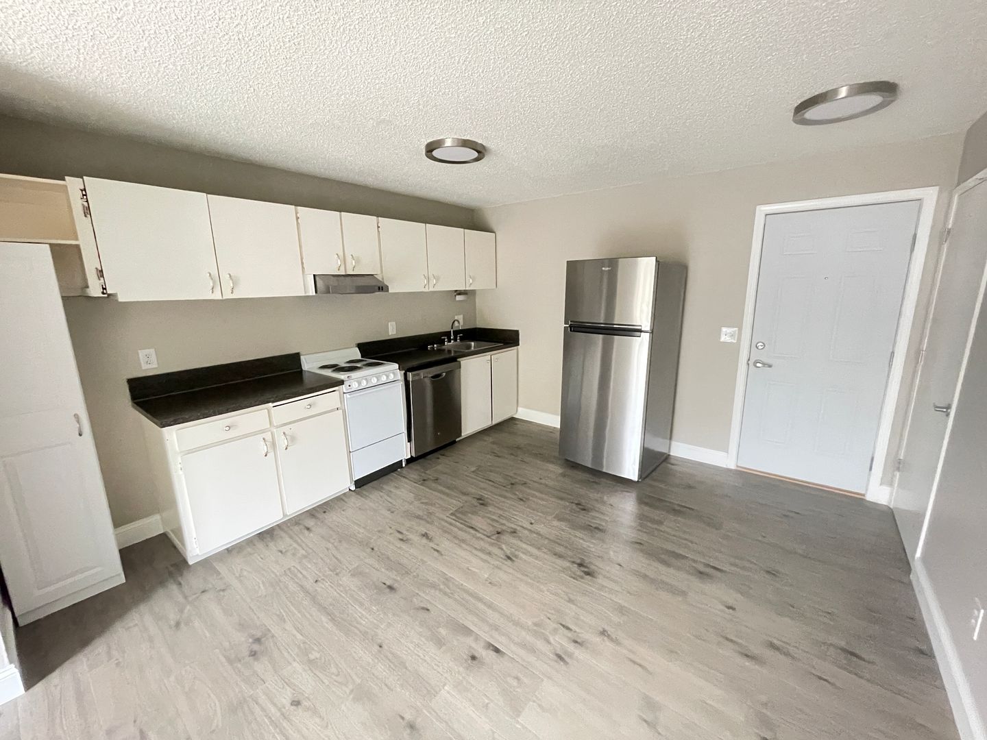 Salem Apartment: 1102-1180 Pine St NE