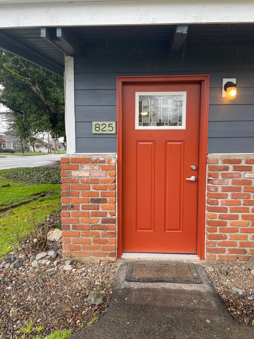 Albany Apartment: 825 SE Waverly  Drive