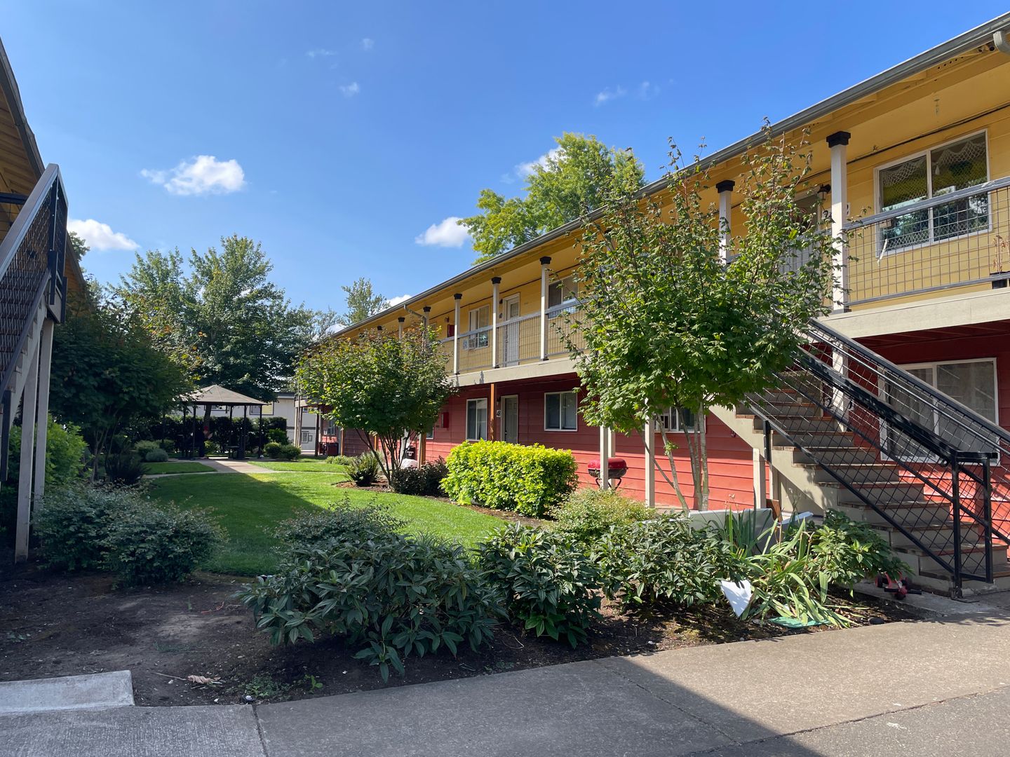 Salem Apartment: 2436-2474 Lee ST SE