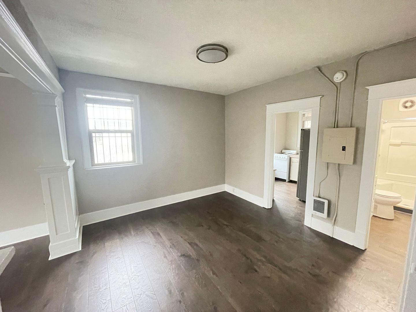 Salem Apartment: 610 Commercial St & 4851-4880 Portland Rd NE