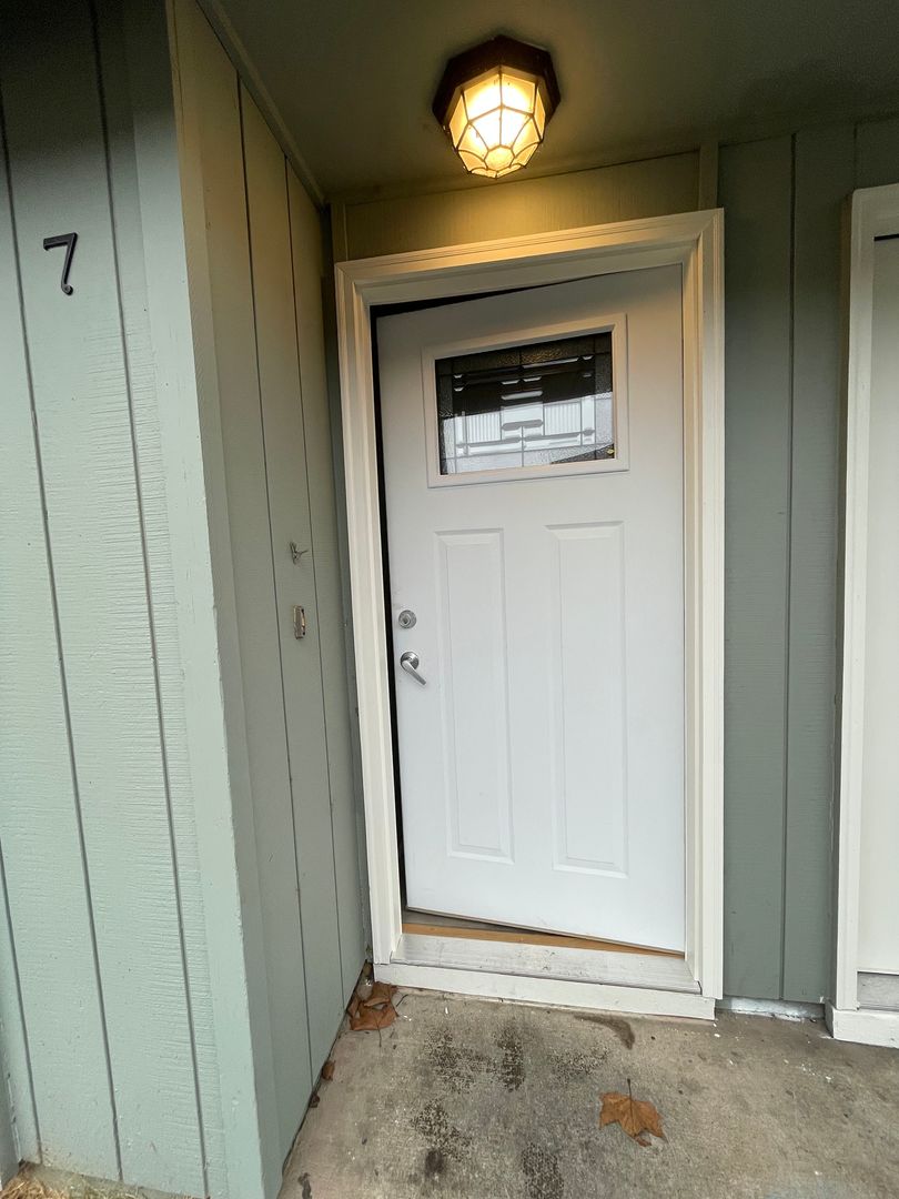 Eugene Apartment: 3659 West 18Th Ave, #6, Office