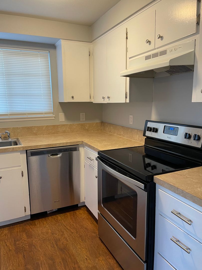 Albany Apartment: 5001 Pacific Blvd SW, Office