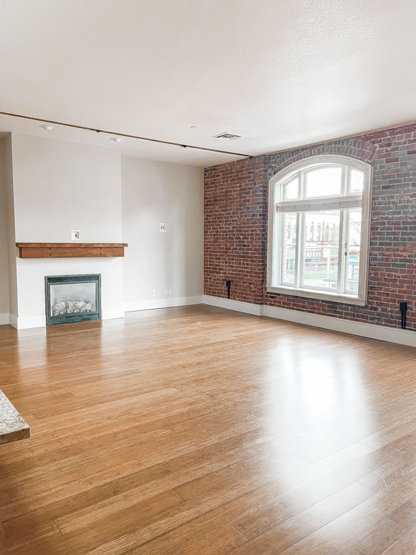 Salem Apartment: 102 Liberty ST NE