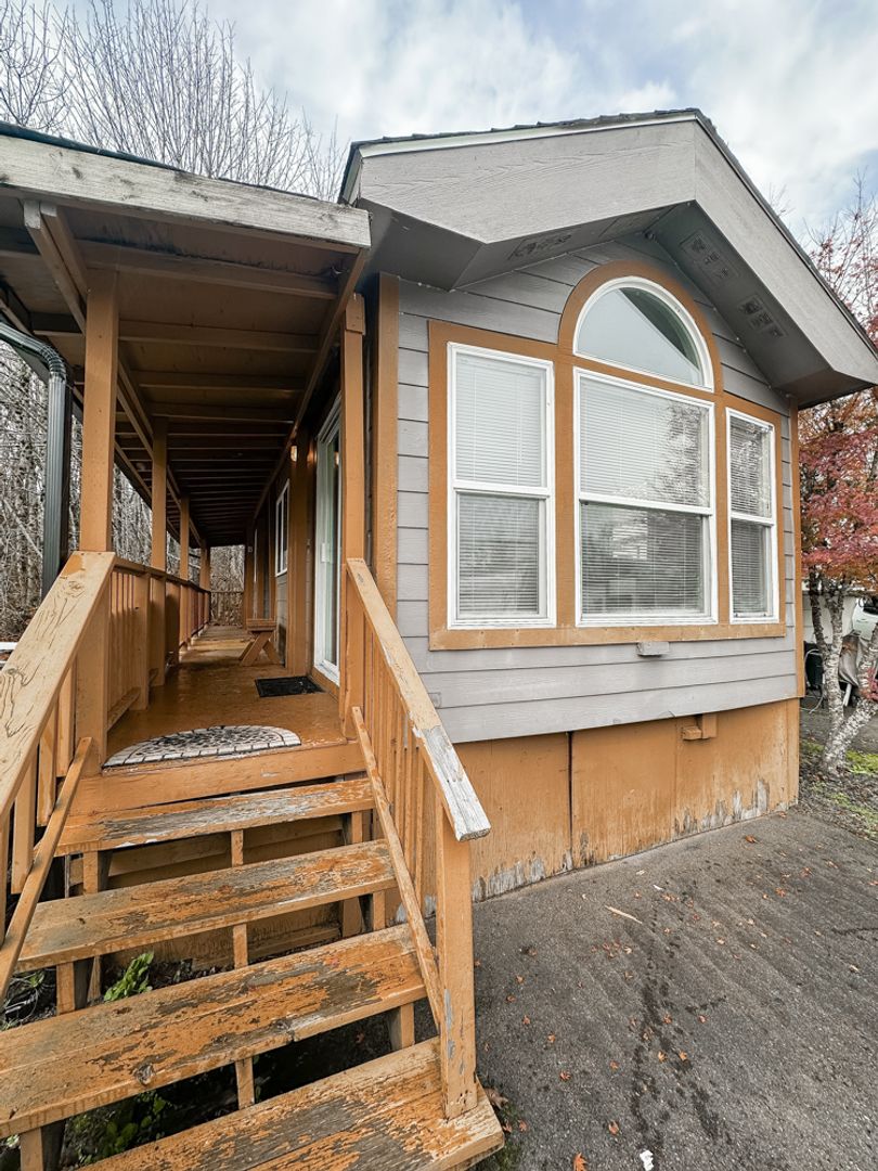 Grand Ronde Apartment: 28800 Salmon River HWY