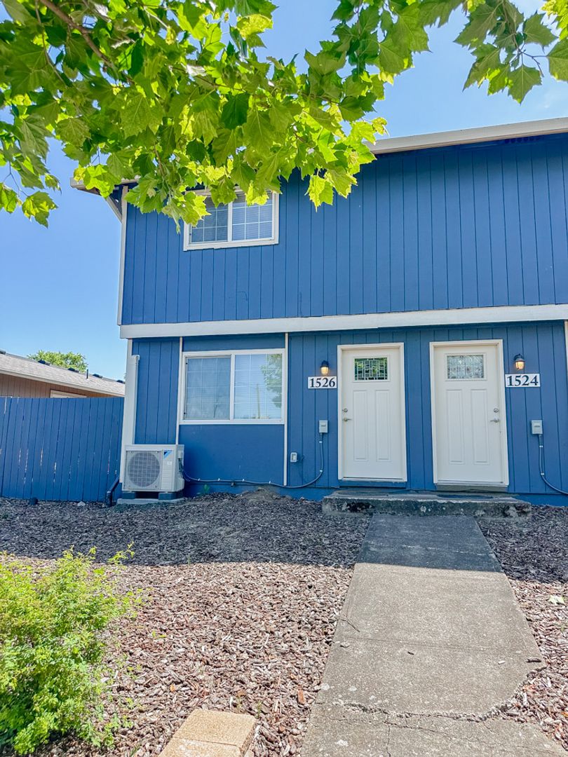 Salem Apartment: 1520-1642 Clay Street NE