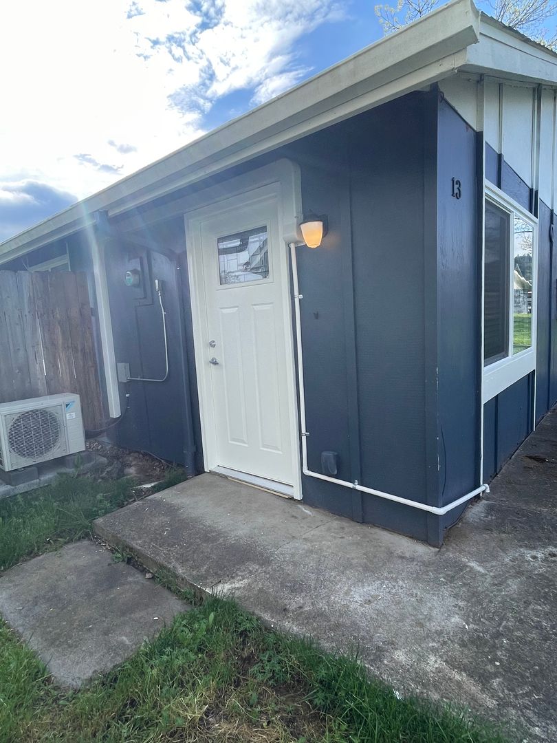 Eugene Apartment: 3659 West 18Th Ave, #6, Office