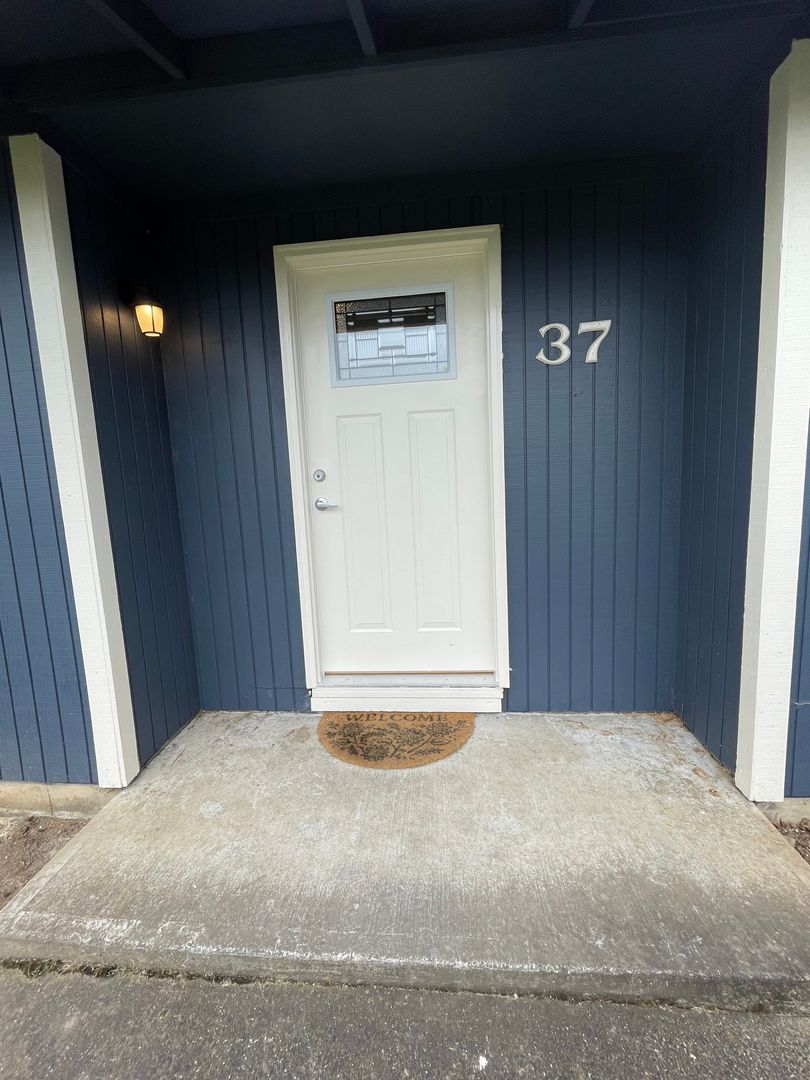 Albany Apartment: 5001 Pacific Blvd SW, Office