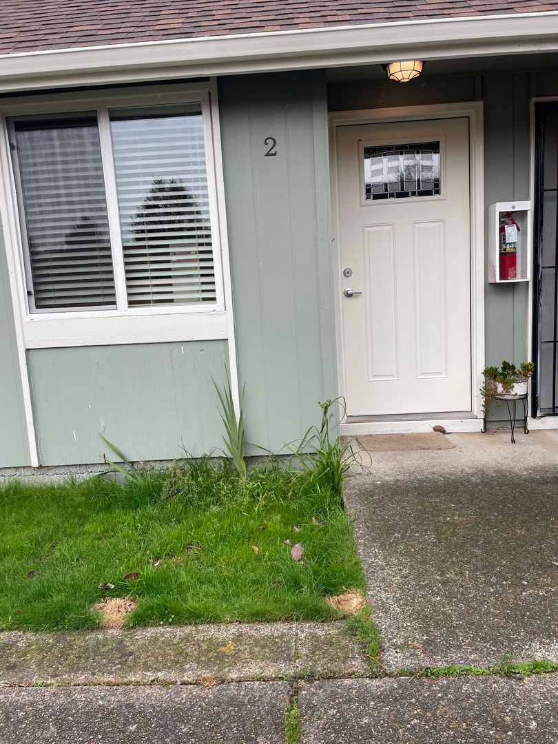 Eugene Apartment: 3659 West 18Th Ave, #6, Office