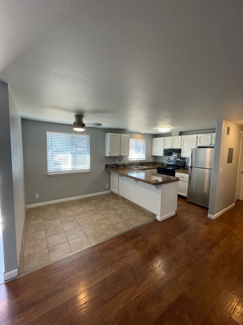 Eugene Apartment: 3659 West 18Th Ave, #6, Office