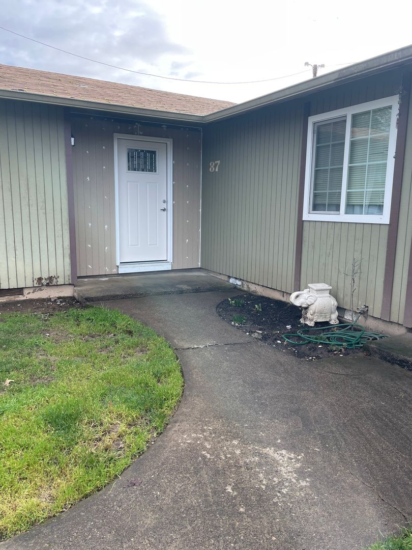 Albany Apartment: 5001 Pacific Blvd SW, Office