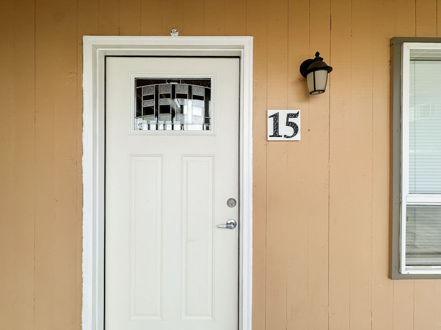 Salem Apartment: 2392 NE Edgewood Ave