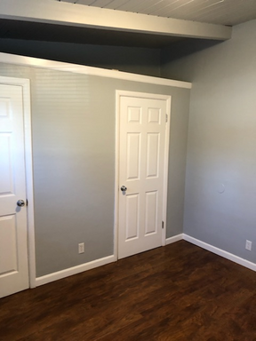 Listing photo thumbnail
