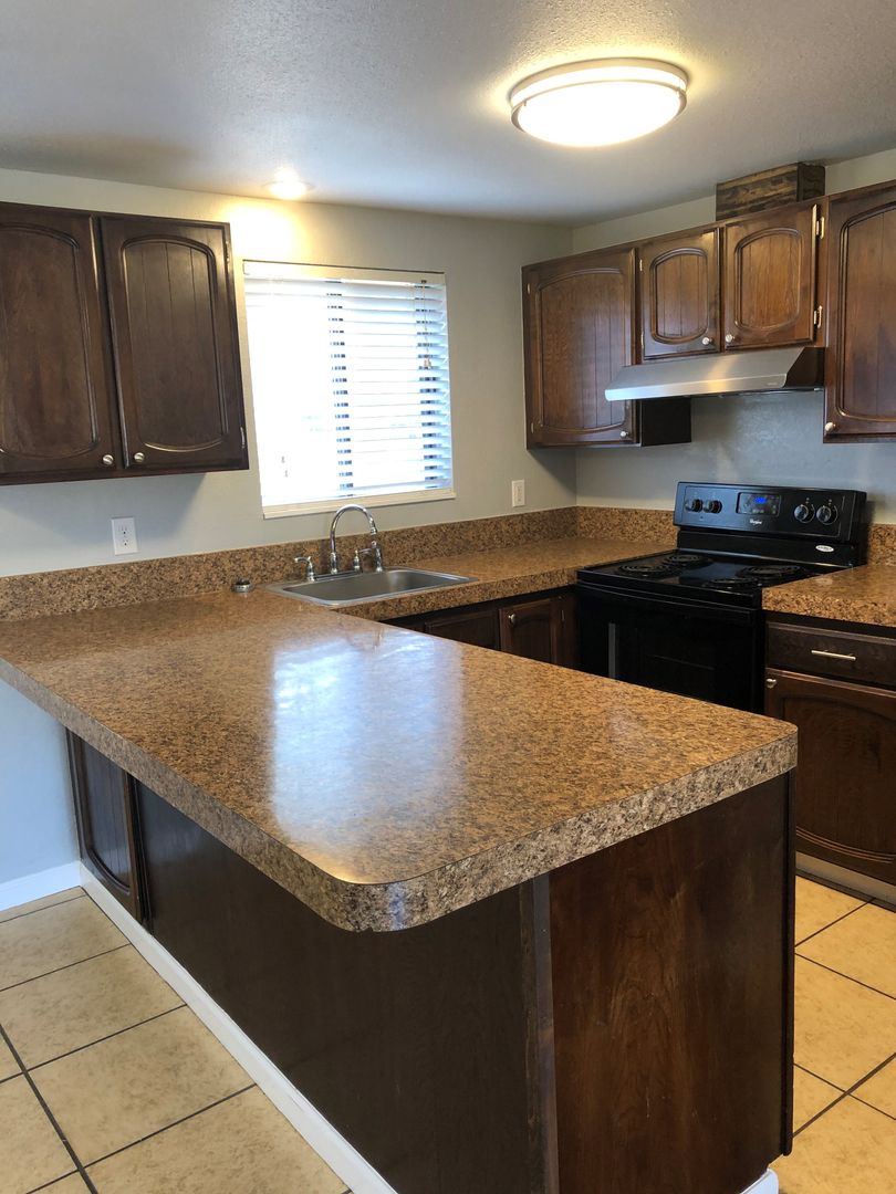 Eugene Apartment: 3659 West 18Th Ave, #6, Office