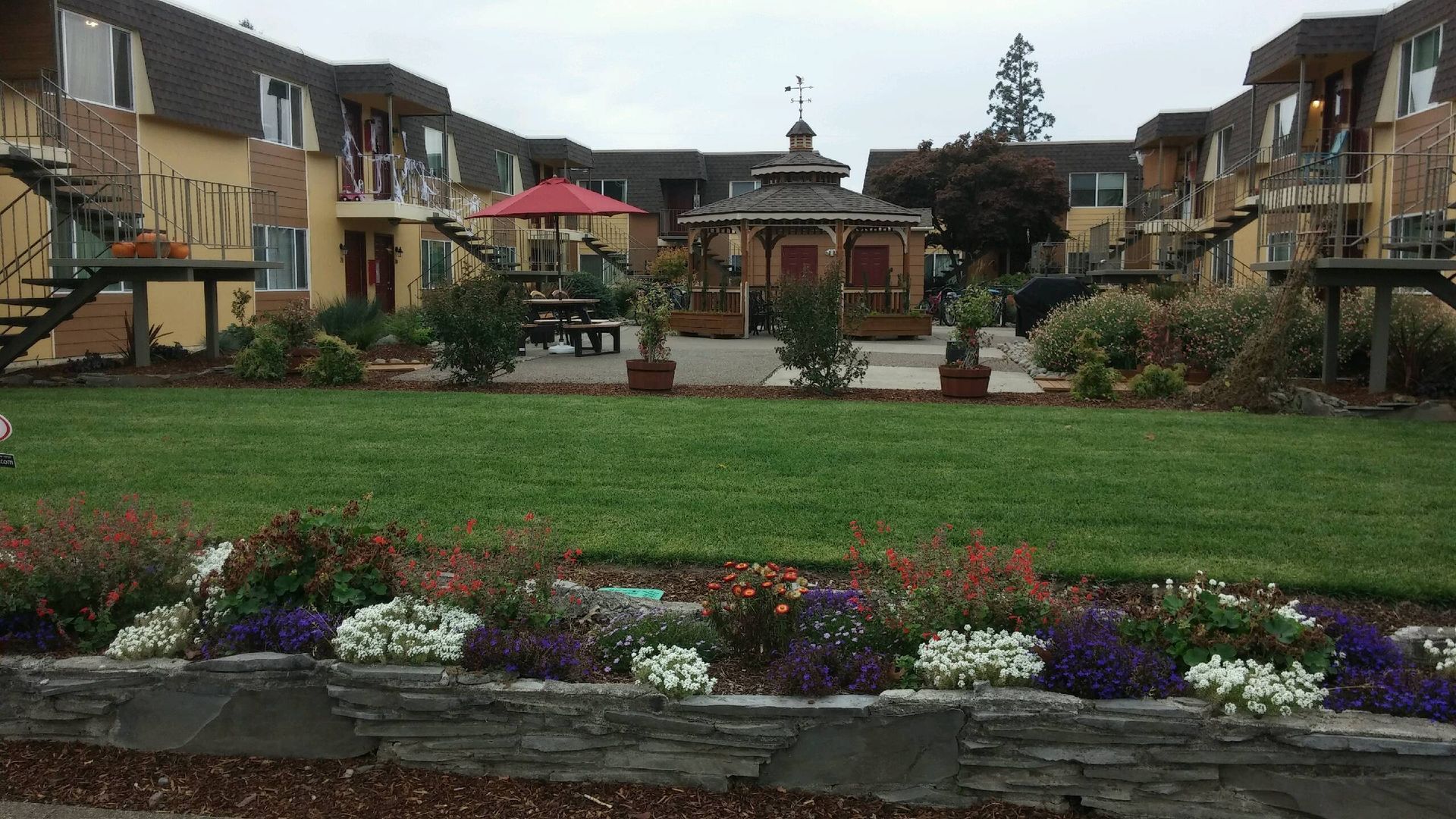 Albany Apartment: 1830 SE Thurston St