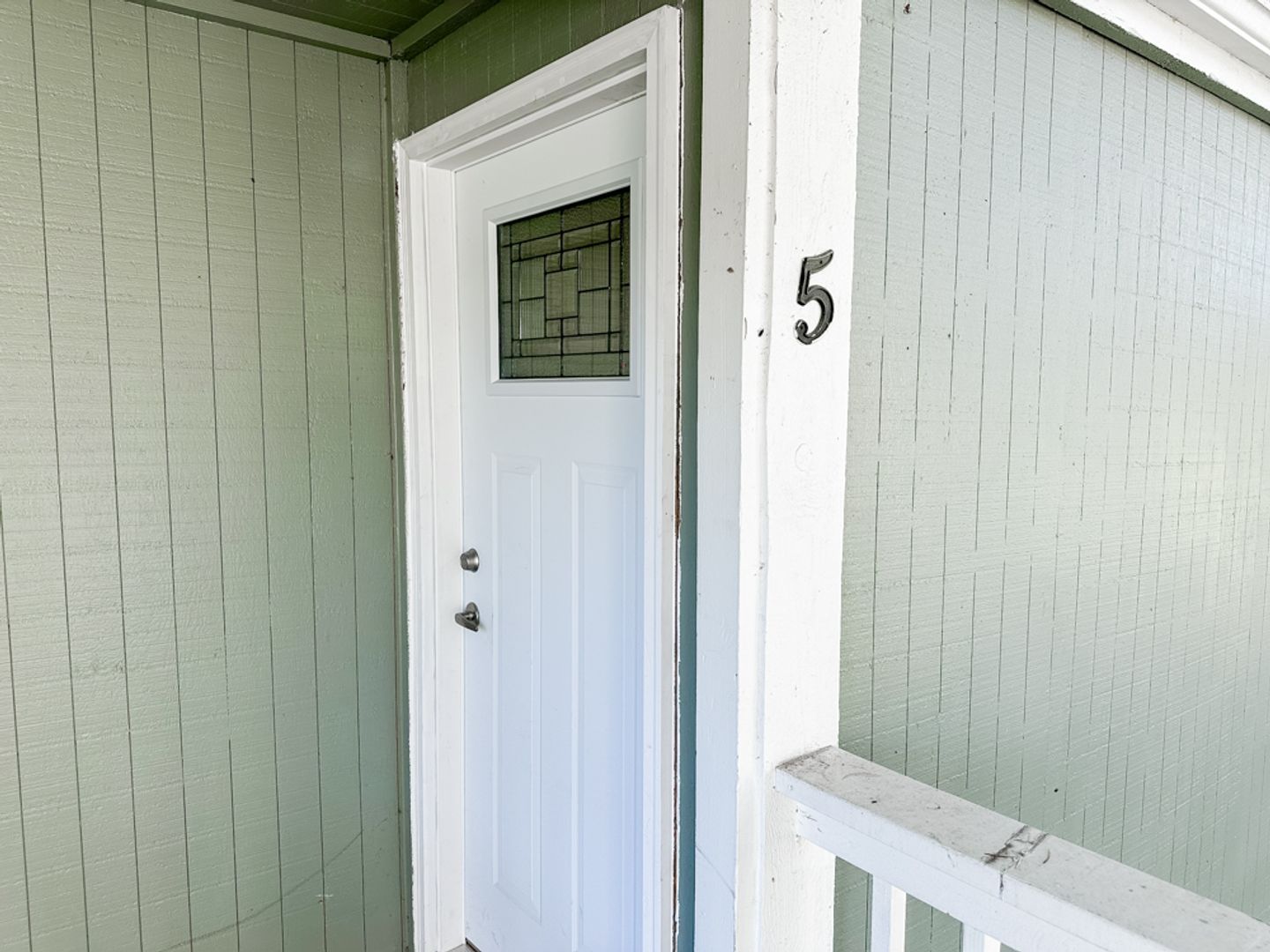 Newberg Apartment: 406 East 9Th Street