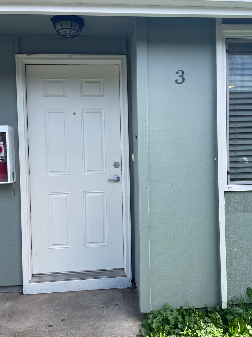 Eugene Apartment: 3659 West 18Th Ave, #6, Office