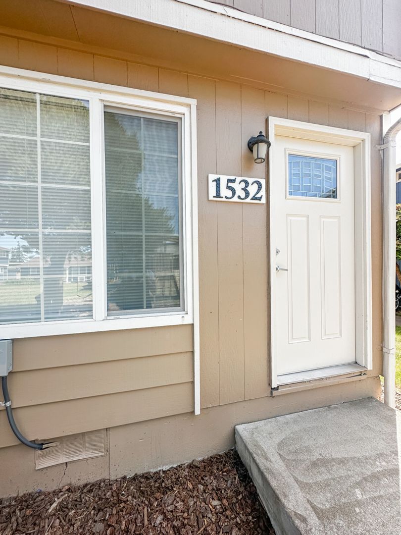 Salem Apartment: 1520-1642 Clay Street NE