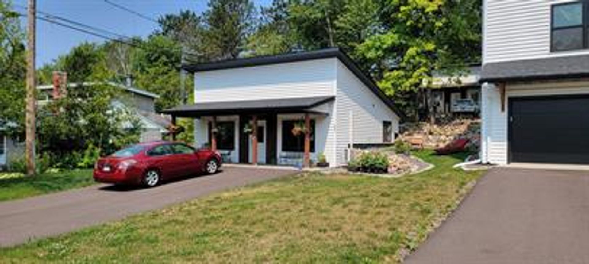 Duluth House: 151 E Toledo St