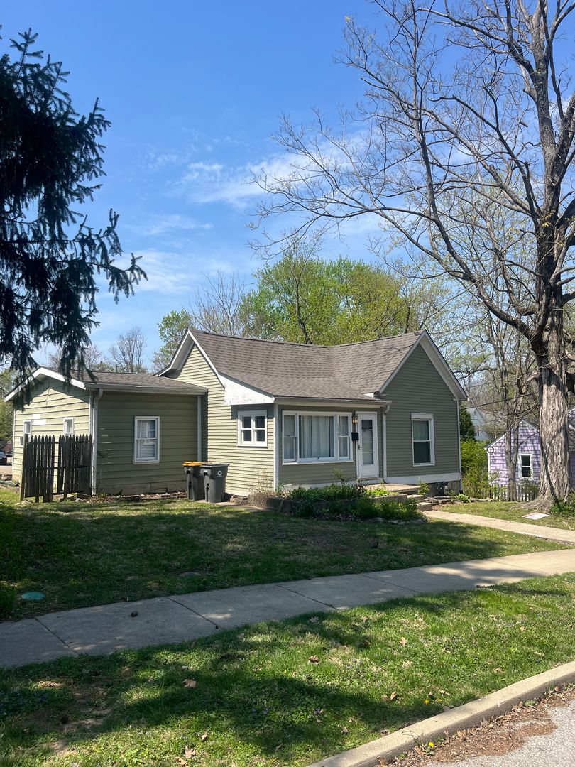 Bloomington House: 1003 North Woodburn Avenue