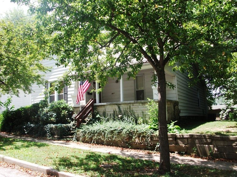 Bloomington House: 927 North Jackson Street