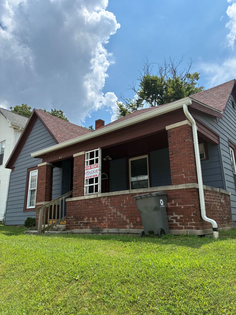 Bloomington Apartment: 412 East 2nd Street