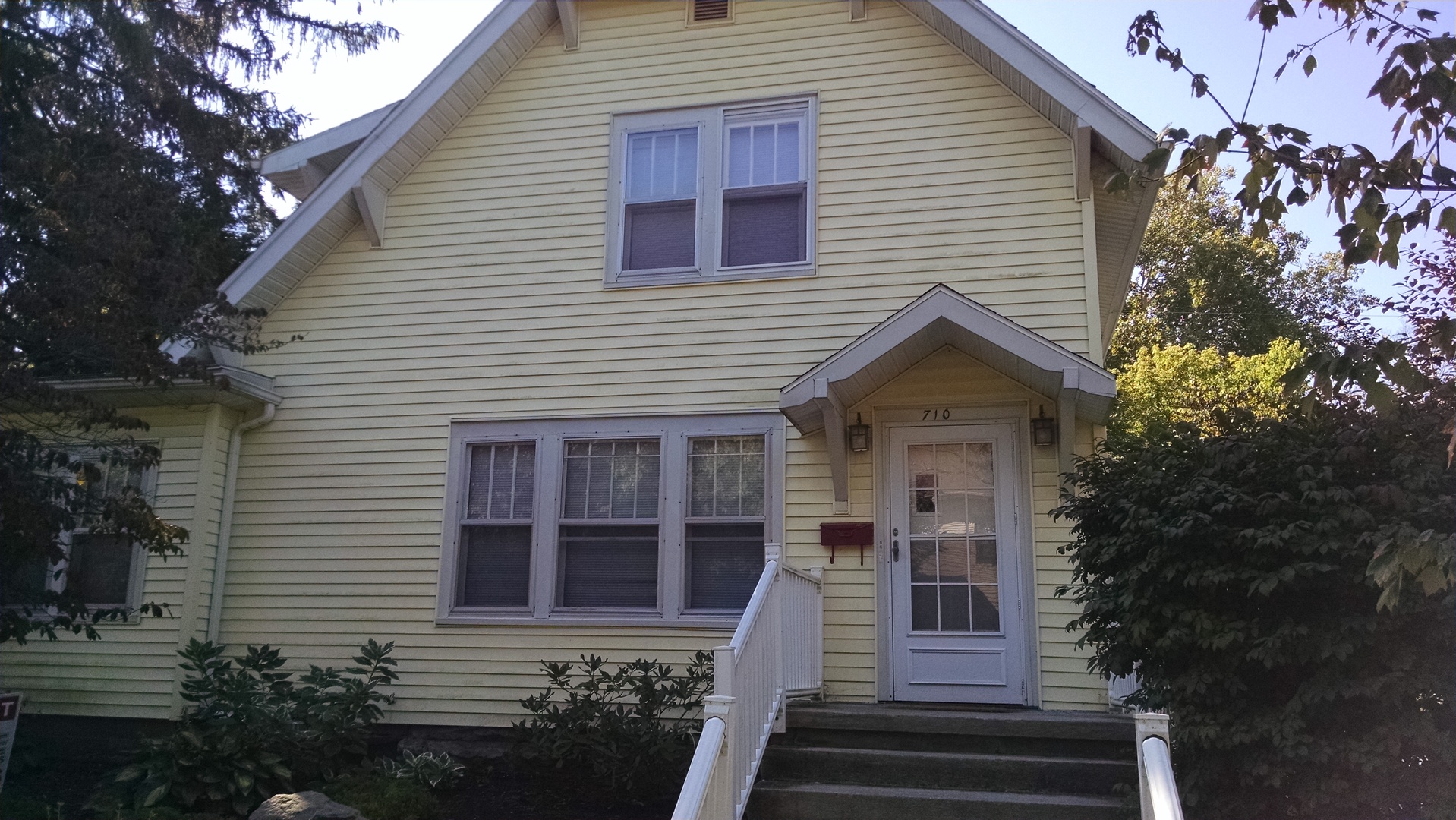 Bloomington House: 710 E 1st St