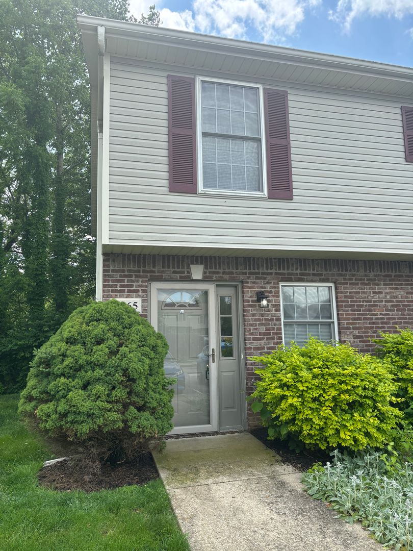 Bloomington House: 3465 South Oaklawn Court