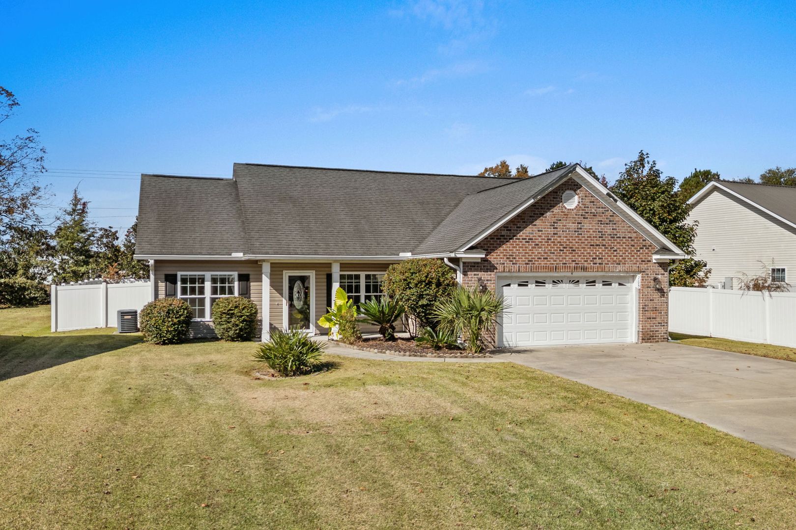 Conway House: 205 Oak Landing Dr