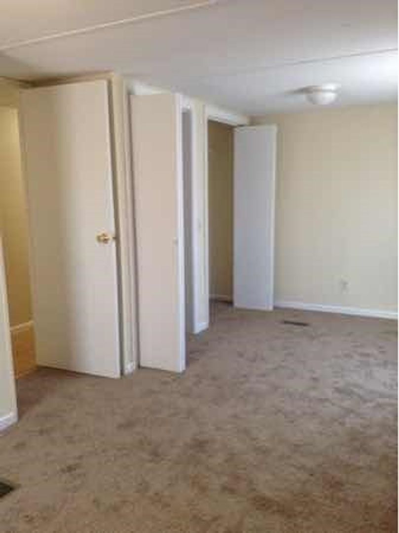 Bloomington House: 8765 South Gore Road