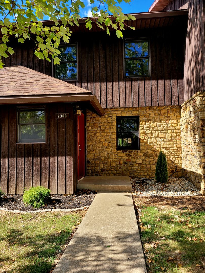 Bloomington Townhome: 2300 East Winding Brook Court
