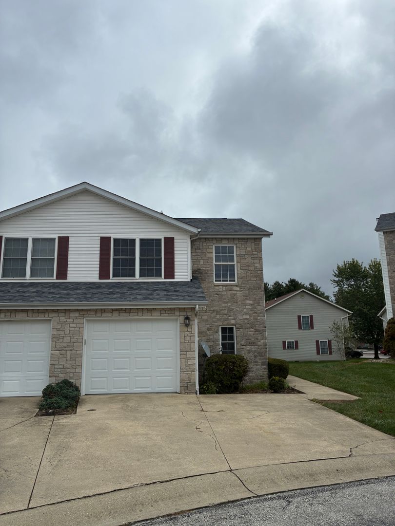 Bloomington Townhome: 2632 East Oaklawn Court