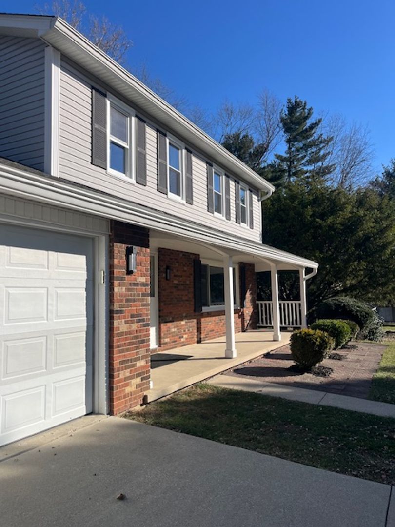 Bloomington House: 211 South Spriggs Court