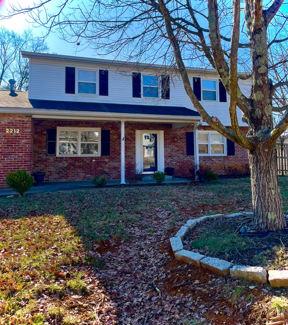 Bloomington House: 2212 East Queens Way