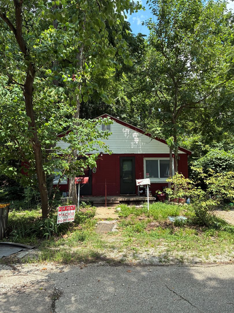 Bloomington House: 1306 1/2 West 6th Street