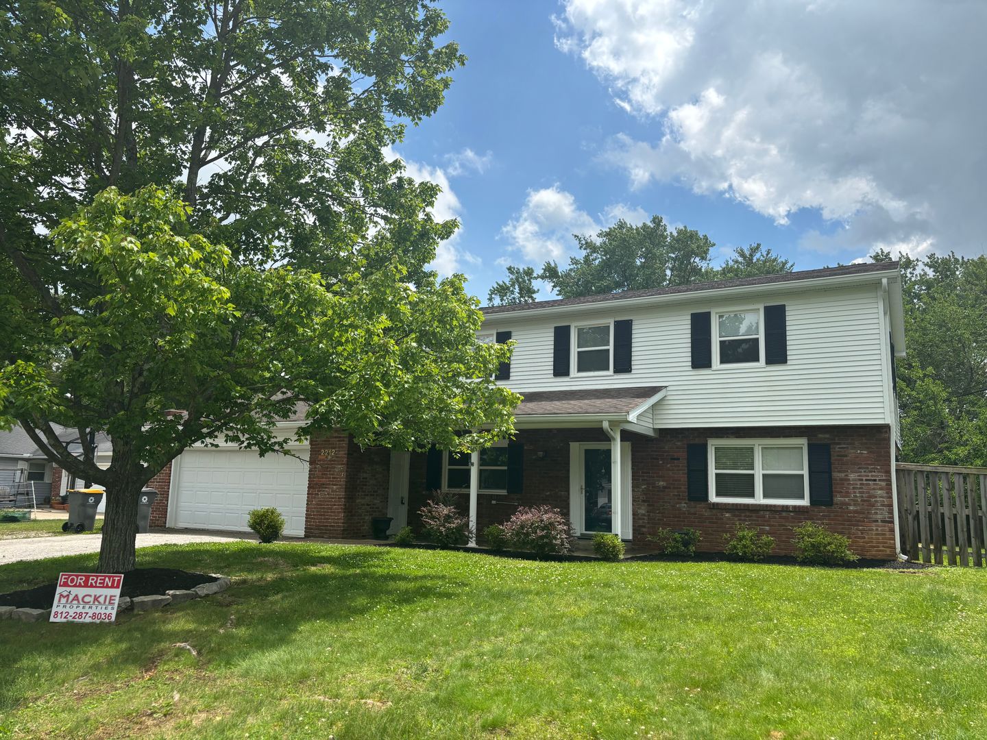 Bloomington House: 2212 East Queens Way