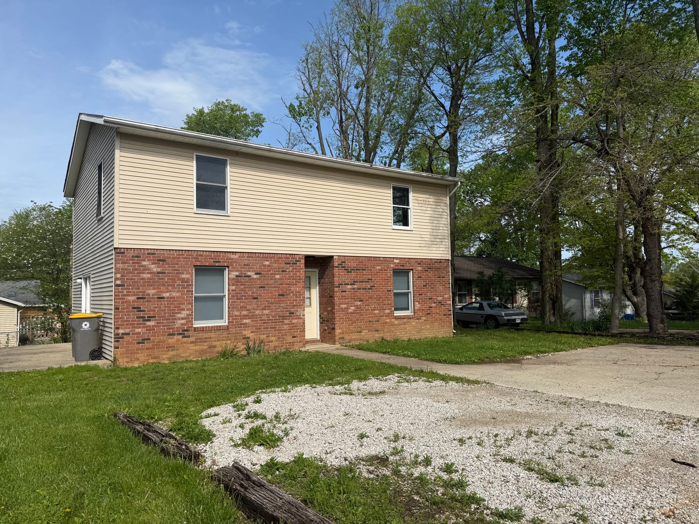 Bloomington House: 1110 South Park Avenue