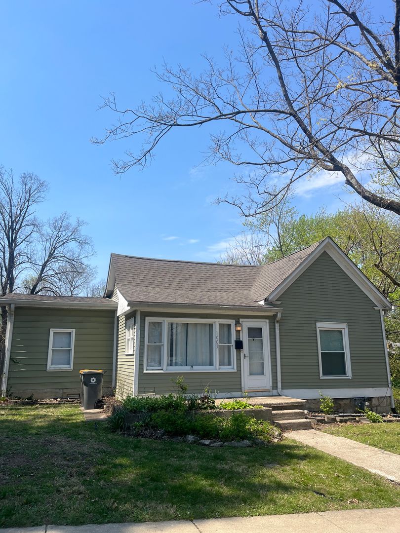 Bloomington House: 1003 North Woodburn Avenue