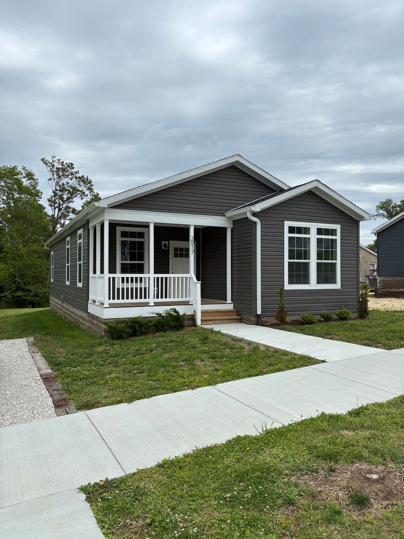 Bloomington House: 2517 South Banta Avenue
